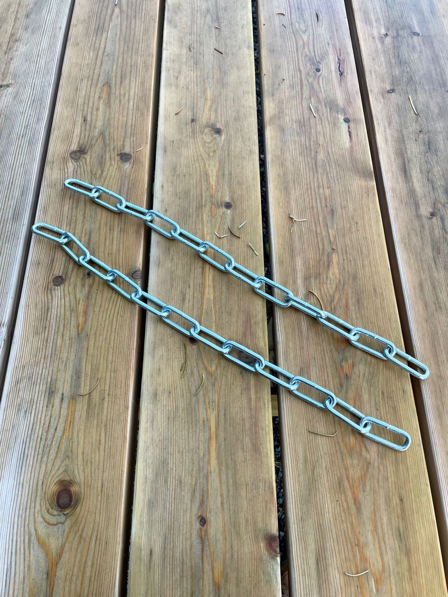 Rope ladder attachment chains